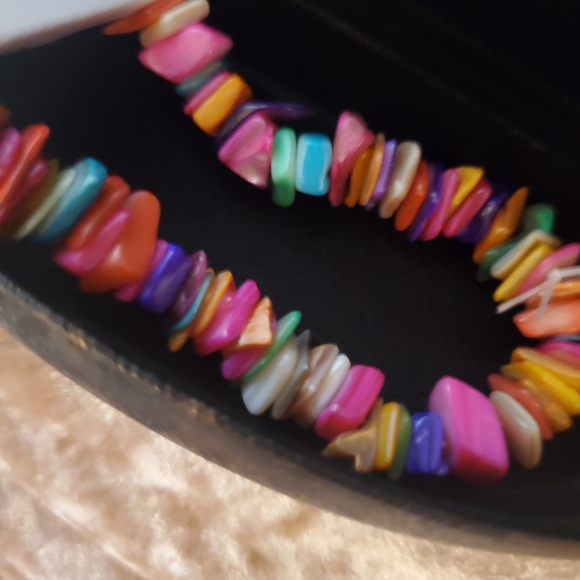 Stunning  stones on a stretch bracelets - Picture 4 of 6